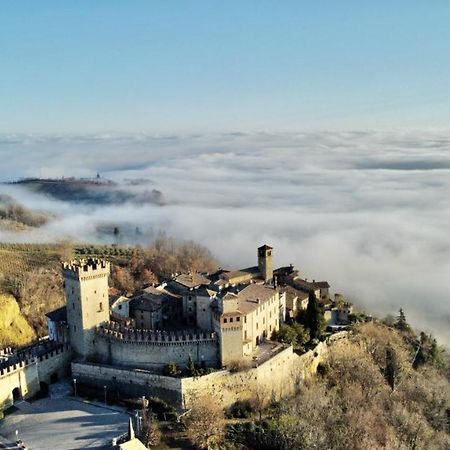 Ca' Del Passero B&B Vigoleno Bagian luar foto