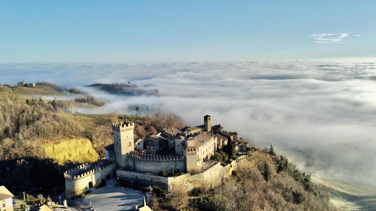 Ca' Del Passero B&B Vigoleno Bagian luar foto